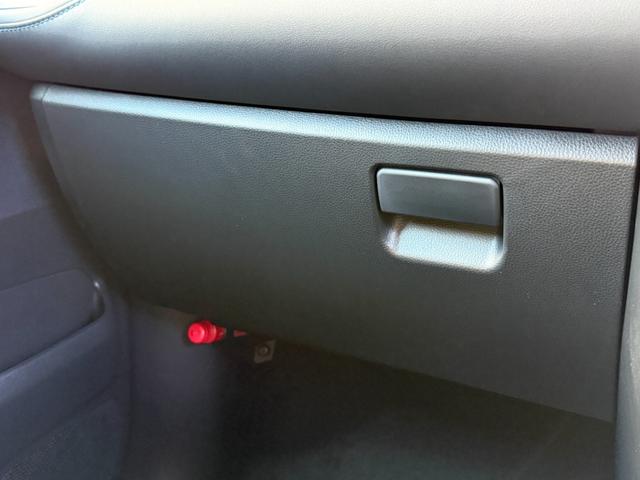 ヴォクシー Ｓ－Ｚ　【アドバンストパーク】１０．５インチコネクトナビ　快適利便パッケージＨｉ　デジタルインナーミラー　ブラインドスポットモニター　パノラミックビューモニター　パワーバックドア　ＣＤ／ＤＶＤ　純正１７型ＡＷ（69枚目）