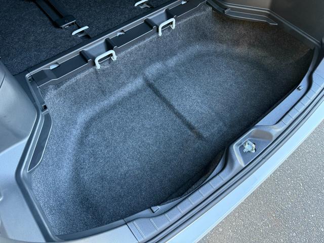 ヴォクシー Ｓ－Ｚ　【アドバンストパーク】１０．５インチコネクトナビ　快適利便パッケージＨｉ　デジタルインナーミラー　ブラインドスポットモニター　パノラミックビューモニター　パワーバックドア　ＣＤ／ＤＶＤ　純正１７型ＡＷ（75枚目）