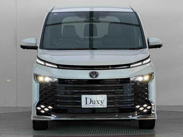 ヴォクシー ハイブリッドＳ－Ｚ　【改モデル】　１０．５インチコネクトナビ　３眼ＬＥＤヘッドライト　ユニバーサルスッテプ　トヨタチームメイト　快適利便パッケージＨＩ　ＰＶＭ　ＢＳＭ　ヘッドアップディスプレイ　寒冷地　純正インチ１７ＡＷ（4枚目）