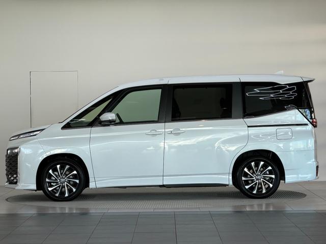 ヴォクシー ハイブリッドＳ－Ｚ　【改モデル】　１０．５インチコネクトナビ　３眼ＬＥＤヘッドライト　ユニバーサルスッテプ　トヨタチームメイト　快適利便パッケージＨＩ　ＰＶＭ　ＢＳＭ　ヘッドアップディスプレイ　寒冷地　純正インチ１７ＡＷ（6枚目）