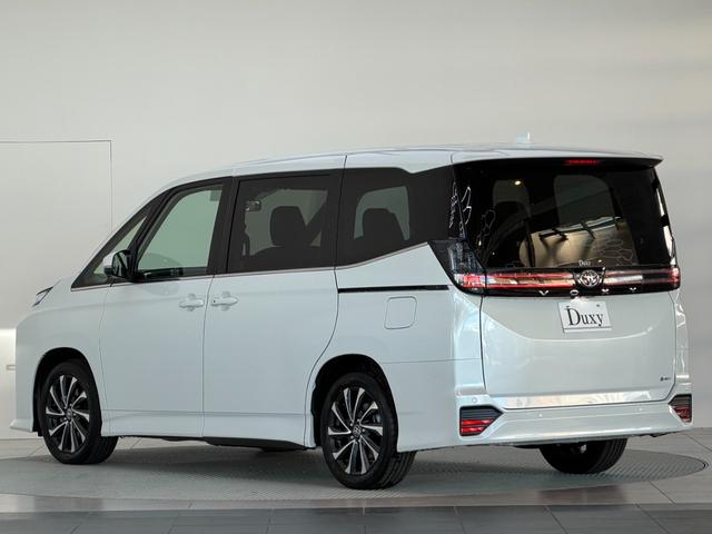 ヴォクシー ハイブリッドＳ－Ｚ　【改モデル】　１０．５インチコネクトナビ　３眼ＬＥＤヘッドライト　ユニバーサルスッテプ　トヨタチームメイト　快適利便パッケージＨＩ　ＰＶＭ　ＢＳＭ　ヘッドアップディスプレイ　寒冷地　純正インチ１７ＡＷ（10枚目）