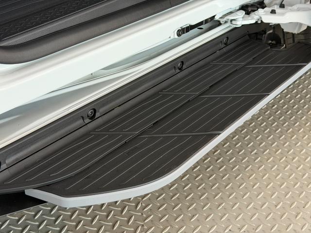 ヴォクシー ハイブリッドＳ－Ｚ　【改モデル】　１０．５インチコネクトナビ　３眼ＬＥＤヘッドライト　ユニバーサルスッテプ　トヨタチームメイト　快適利便パッケージＨＩ　ＰＶＭ　ＢＳＭ　ヘッドアップディスプレイ　寒冷地　純正インチ１７ＡＷ（25枚目）