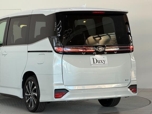 ヴォクシー ハイブリッドＳ－Ｚ　【改モデル】　１０．５インチコネクトナビ　３眼ＬＥＤヘッドライト　ユニバーサルスッテプ　トヨタチームメイト　快適利便パッケージＨＩ　ＰＶＭ　ＢＳＭ　ヘッドアップディスプレイ　寒冷地　純正インチ１７ＡＷ（27枚目）