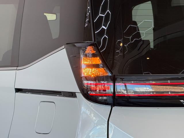 ヴォクシー ハイブリッドＳ－Ｚ　【改モデル】　１０．５インチコネクトナビ　３眼ＬＥＤヘッドライト　ユニバーサルスッテプ　トヨタチームメイト　快適利便パッケージＨＩ　ＰＶＭ　ＢＳＭ　ヘッドアップディスプレイ　寒冷地　純正インチ１７ＡＷ（30枚目）