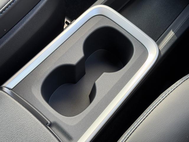 ヴォクシー ハイブリッドＳ－Ｚ　【改モデル】　１０．５インチコネクトナビ　３眼ＬＥＤヘッドライト　ユニバーサルスッテプ　トヨタチームメイト　快適利便パッケージＨＩ　ＰＶＭ　ＢＳＭ　ヘッドアップディスプレイ　寒冷地　純正インチ１７ＡＷ（68枚目）