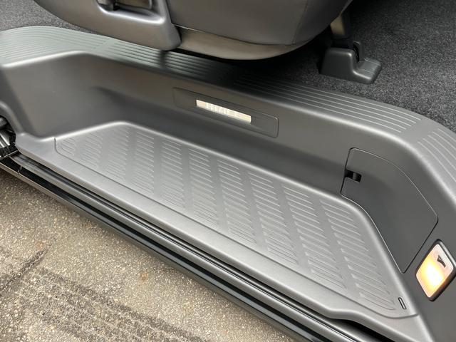 ハイエースバン 【純正ナビ付き】 デジタルインナーミラー パノラミックビューモニター対応 両側電動パワースライドドア LEDヘッドライト アクセサリーコンセント プッシュスタート 寒冷地 ETC 純正15インチAW(72枚目)