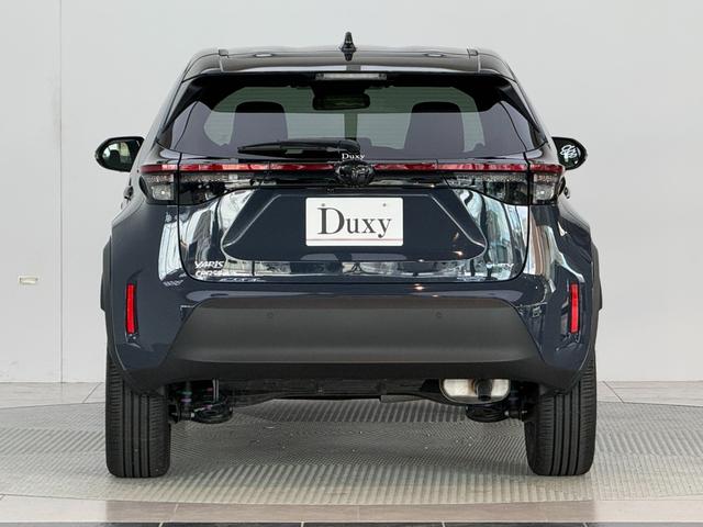 ヤリスクロス ハイブリッドＺ　ウルバーノ　【内装ブラック】　８インチコネクトテットナビ　パノラミックビューモニタ－　ブラインドスポットモニター　ステアリングヒーター　シートヒーター　アクセサリーコンセント　ＨＤＭＩ入力端子　純正１８インチＡＷ（13枚目）