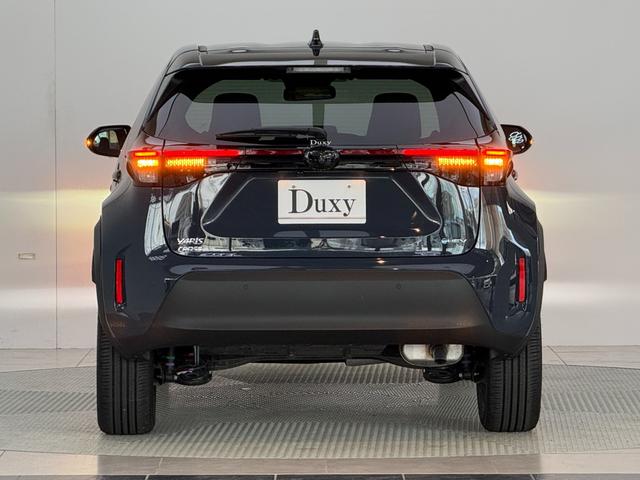 ヤリスクロス ハイブリッドＺ　ウルバーノ　【内装ブラック】　８インチコネクトテットナビ　パノラミックビューモニタ－　ブラインドスポットモニター　ステアリングヒーター　シートヒーター　アクセサリーコンセント　ＨＤＭＩ入力端子　純正１８インチＡＷ（15枚目）