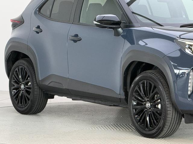 ヤリスクロス ハイブリッドＺ　ウルバーノ　【内装ブラック】　８インチコネクトテットナビ　パノラミックビューモニタ－　ブラインドスポットモニター　ステアリングヒーター　シートヒーター　アクセサリーコンセント　ＨＤＭＩ入力端子　純正１８インチＡＷ（17枚目）