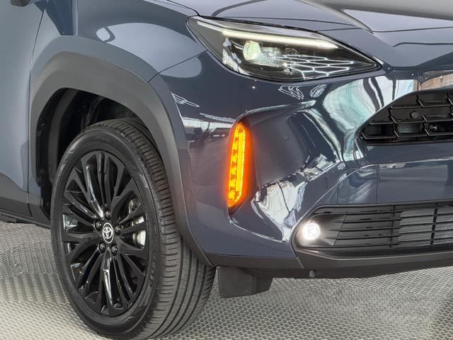 ヤリスクロス ハイブリッドＺ　ウルバーノ　【内装ブラック】　８インチコネクトテットナビ　パノラミックビューモニタ－　ブラインドスポットモニター　ステアリングヒーター　シートヒーター　アクセサリーコンセント　ＨＤＭＩ入力端子　純正１８インチＡＷ（20枚目）