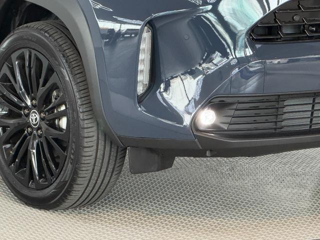 ヤリスクロス ハイブリッドＺ　ウルバーノ　【内装ブラック】　８インチコネクトテットナビ　パノラミックビューモニタ－　ブラインドスポットモニター　ステアリングヒーター　シートヒーター　アクセサリーコンセント　ＨＤＭＩ入力端子　純正１８インチＡＷ（21枚目）