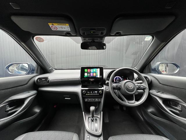 ヤリスクロス ハイブリッドＺ　ウルバーノ　【内装ブラック】　８インチコネクトテットナビ　パノラミックビューモニタ－　ブラインドスポットモニター　ステアリングヒーター　シートヒーター　アクセサリーコンセント　ＨＤＭＩ入力端子　純正１８インチＡＷ（36枚目）