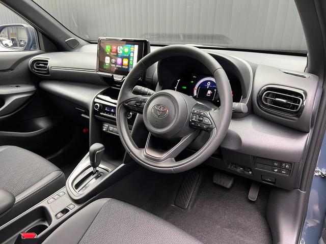 ヤリスクロス ハイブリッドＺ　ウルバーノ　【内装ブラック】　８インチコネクトテットナビ　パノラミックビューモニタ－　ブラインドスポットモニター　ステアリングヒーター　シートヒーター　アクセサリーコンセント　ＨＤＭＩ入力端子　純正１８インチＡＷ（39枚目）