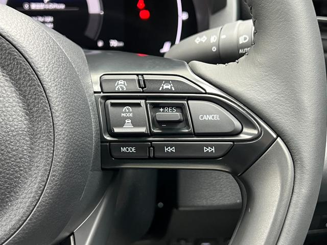 ヤリスクロス ハイブリッドＺ　ウルバーノ　【内装ブラック】　８インチコネクトテットナビ　パノラミックビューモニタ－　ブラインドスポットモニター　ステアリングヒーター　シートヒーター　アクセサリーコンセント　ＨＤＭＩ入力端子　純正１８インチＡＷ（51枚目）