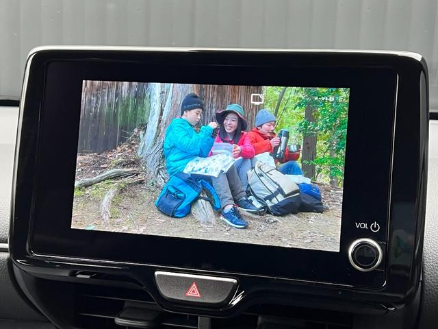 ヤリスクロス ハイブリッドＺ　ウルバーノ　【内装ブラック】　８インチコネクトテットナビ　パノラミックビューモニタ－　ブラインドスポットモニター　ステアリングヒーター　シートヒーター　アクセサリーコンセント　ＨＤＭＩ入力端子　純正１８インチＡＷ（57枚目）