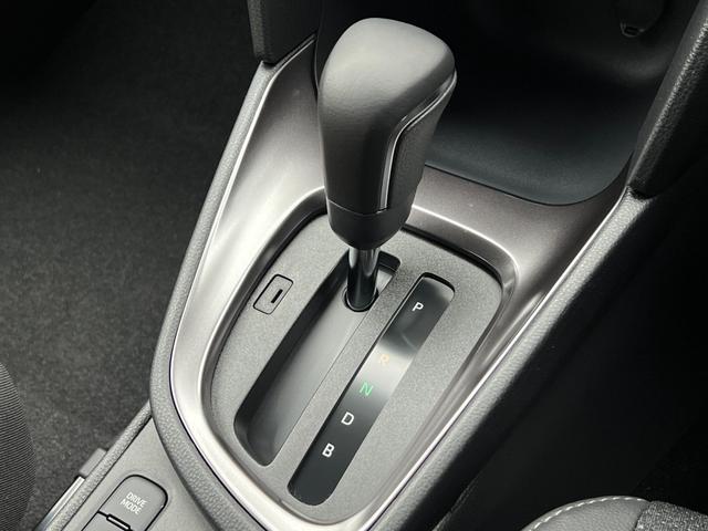 ヤリスクロス ハイブリッドＺ　ウルバーノ　【内装ブラック】　８インチコネクトテットナビ　パノラミックビューモニタ－　ブラインドスポットモニター　ステアリングヒーター　シートヒーター　アクセサリーコンセント　ＨＤＭＩ入力端子　純正１８インチＡＷ（61枚目）