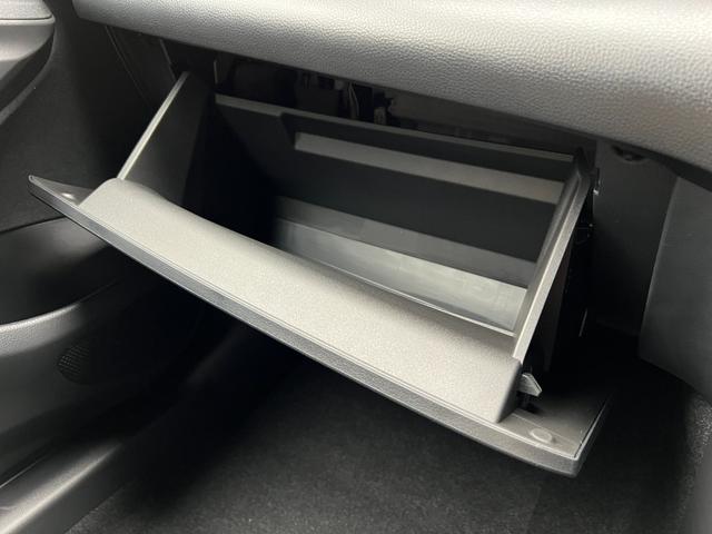 ヤリスクロス ハイブリッドＺ　ウルバーノ　【内装ブラック】　８インチコネクトテットナビ　パノラミックビューモニタ－　ブラインドスポットモニター　ステアリングヒーター　シートヒーター　アクセサリーコンセント　ＨＤＭＩ入力端子　純正１８インチＡＷ（66枚目）