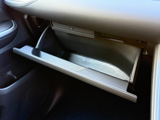 ヴォクシー ハイブリッドS-Z 【パノラミックビューモニター】10.5インチディスプレイオーディオ ブラインドスポットモニター 快適利便パッケージHi トヨタチームメイト アドバンストパーク 電動パワーバックドア 純正17インチAW(69枚目)