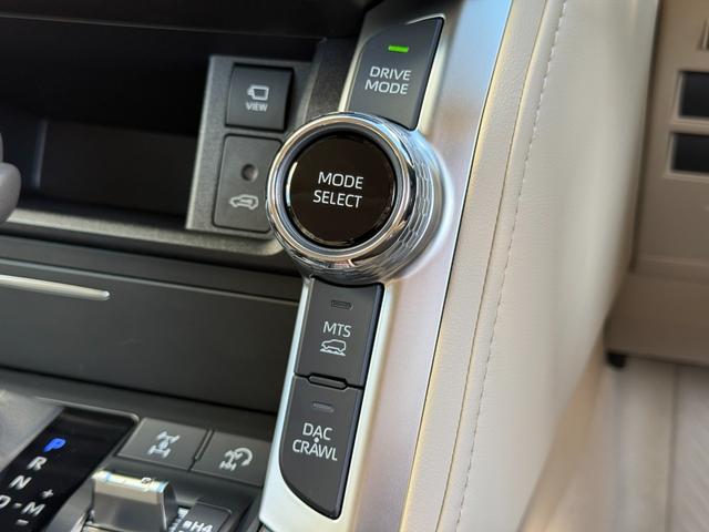 ランドクルーザー ＺＸ　【内装ベージュ×モデリスタエアロ】　１２．３インチＪＢＬプレミアサウンド　リアエンターテイメントシステム　空気圧センサー　クールＢＯＸ　パノラミックビューモニター　デジタルインナーミラー　純正２０ＡＷ（65枚目）