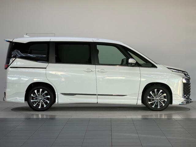 ヴォクシー ハイブリッドＳ－Ｚ　【１３．２インチ後席モニター付】　１０．５インチコネクテットナビ　モデリスタエアロ＋リヤスポイラー＋グリル　ＰＶＭ　ＢＳＭ　快適利便パッケージＨｉ　トヨタチームメイト　アドバンストパーク　純正１７ＡＷ（7枚目）