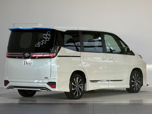 ヴォクシー ハイブリッドＳ－Ｚ　【１３．２インチ後席モニター付】　１０．５インチコネクテットナビ　モデリスタエアロ＋リヤスポイラー＋グリル　ＰＶＭ　ＢＳＭ　快適利便パッケージＨｉ　トヨタチームメイト　アドバンストパーク　純正１７ＡＷ（11枚目）