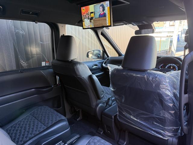 ヴォクシー ハイブリッドＳ－Ｚ　【１３．２インチ後席モニター付】　１０．５インチコネクテットナビ　モデリスタエアロ＋リヤスポイラー＋グリル　ＰＶＭ　ＢＳＭ　快適利便パッケージＨｉ　トヨタチームメイト　アドバンストパーク　純正１７ＡＷ（46枚目）