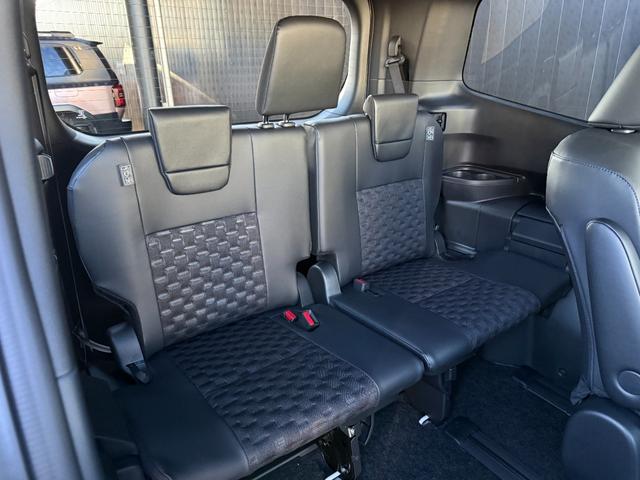 ヴォクシー ハイブリッドＳ－Ｚ　【１３．２インチ後席モニター付】　１０．５インチコネクテットナビ　モデリスタエアロ＋リヤスポイラー＋グリル　ＰＶＭ　ＢＳＭ　快適利便パッケージＨｉ　トヨタチームメイト　アドバンストパーク　純正１７ＡＷ（48枚目）