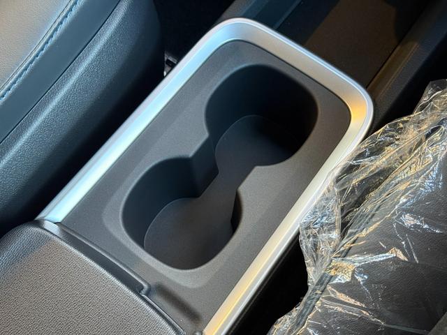 ヴォクシー ハイブリッドＳ－Ｚ　【１３．２インチ後席モニター付】　１０．５インチコネクテットナビ　モデリスタエアロ＋リヤスポイラー＋グリル　ＰＶＭ　ＢＳＭ　快適利便パッケージＨｉ　トヨタチームメイト　アドバンストパーク　純正１７ＡＷ（65枚目）