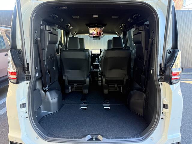 ヴォクシー ハイブリッドＳ－Ｚ　【１３．２インチ後席モニター付】　１０．５インチコネクテットナビ　モデリスタエアロ＋リヤスポイラー＋グリル　ＰＶＭ　ＢＳＭ　快適利便パッケージＨｉ　トヨタチームメイト　アドバンストパーク　純正１７ＡＷ（75枚目）