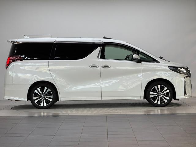 アルファード ２．５Ｓ　Ｃパッケージ　【後席モニター付き】　９型純正ナビ　ツインムーンルーフ　デジタルミラー　フルセグＴＶ　バックカメラ　両側電動スライドドア　ステアリングヒーター　ＥＴＣ　シートメモリー　パワーシート　純正１８インチＡＷ（7枚目）