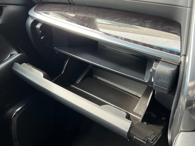 アルファード ２．５Ｓ　Ｃパッケージ　【後席モニター付き】　９型純正ナビ　ツインムーンルーフ　デジタルミラー　フルセグＴＶ　バックカメラ　両側電動スライドドア　ステアリングヒーター　ＥＴＣ　シートメモリー　パワーシート　純正１８インチＡＷ（69枚目）