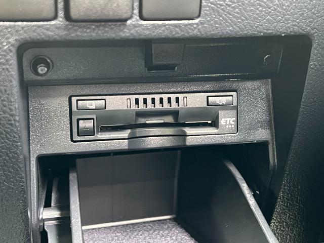 アルファード ２．５Ｓ　Ｃパッケージ　【後席モニター付き】　９型純正ナビ　ツインムーンルーフ　デジタルミラー　フルセグＴＶ　バックカメラ　両側電動スライドドア　ステアリングヒーター　ＥＴＣ　シートメモリー　パワーシート　純正１８インチＡＷ（70枚目）