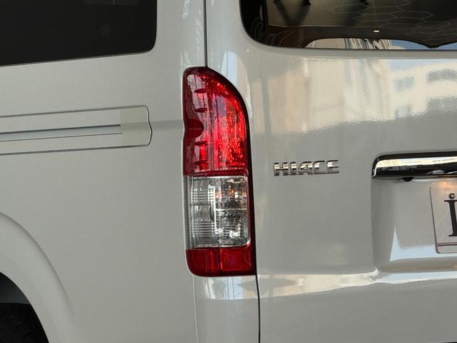 ハイエースバン 　【モデリスタエアロ付＆ディーゼル車】　デジタルインナーミラー　パノラミックビューモニター対応　両側電動パワースライドドア　ＥＴＣ　ＬＥＤヘッドライト　ＡＣ１００Ｖ　プッシュスタート　純正１５インチＡＷ（26枚目）