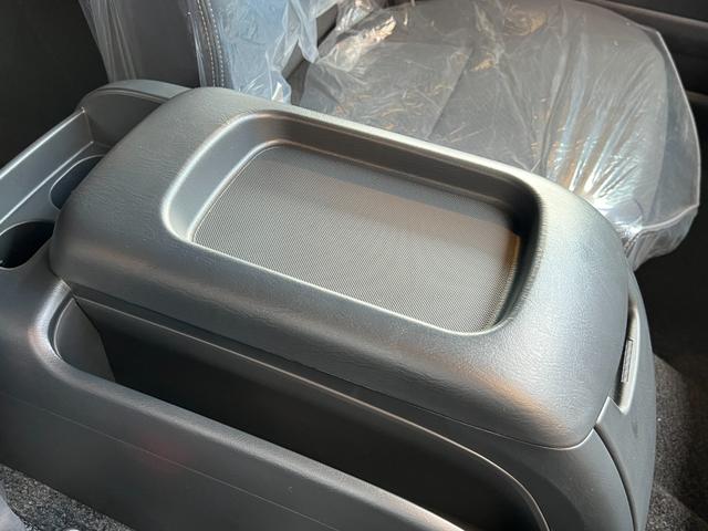 ハイエースバン 　【モデリスタエアロ付＆ディーゼル車】　デジタルインナーミラー　パノラミックビューモニター対応　両側電動パワースライドドア　ＥＴＣ　ＬＥＤヘッドライト　ＡＣ１００Ｖ　プッシュスタート　純正１５インチＡＷ（62枚目）