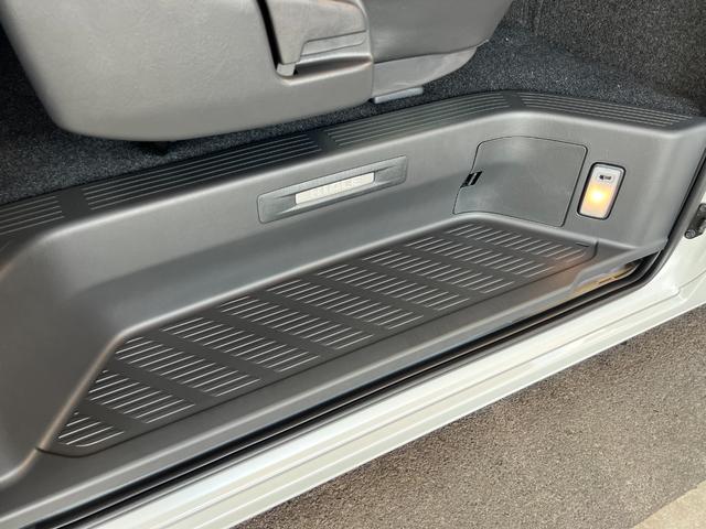 ハイエースバン 　【モデリスタエアロ付＆ディーゼル車】　デジタルインナーミラー　パノラミックビューモニター対応　両側電動パワースライドドア　ＥＴＣ　ＬＥＤヘッドライト　ＡＣ１００Ｖ　プッシュスタート　純正１５インチＡＷ（66枚目）