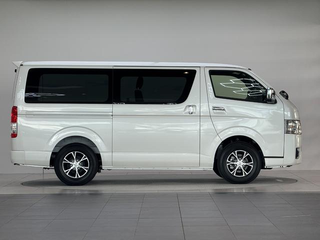 ハイエースバン ロングスーパーＧＬ　ダークプライムＳ　【ディーゼル車】デジタルインナーミラー　パノラミックビューモニター対応　両側電動パワースライドドア　ＬＥＤヘッドライト　ＡＣ１００Ｖ　プッシュスタート　２０ｔｈ記念スカッフプレート　オプション１５ＡＷ（7枚目）