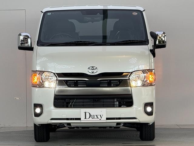 ハイエースバン ロングスーパーＧＬ　ダークプライムＳ　【ディーゼル車】デジタルインナーミラー　パノラミックビューモニター対応　両側電動パワースライドドア　ＬＥＤヘッドライト　ＡＣ１００Ｖ　プッシュスタート　２０ｔｈ記念スカッフプレート　オプション１５ＡＷ（12枚目）