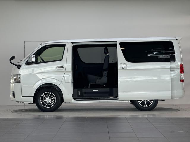 ハイエースバン ロングスーパーＧＬ　ダークプライムＳ　【ディーゼル車】デジタルインナーミラー　パノラミックビューモニター対応　両側電動パワースライドドア　ＬＥＤヘッドライト　ＡＣ１００Ｖ　プッシュスタート　２０ｔｈ記念スカッフプレート　オプション１５ＡＷ（16枚目）