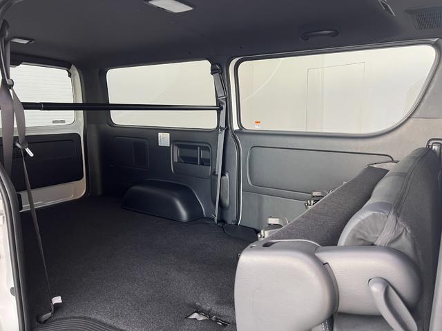 ハイエースバン ロングスーパーＧＬ　ダークプライムＳ　【ディーゼル車】デジタルインナーミラー　パノラミックビューモニター対応　両側電動パワースライドドア　ＬＥＤヘッドライト　ＡＣ１００Ｖ　プッシュスタート　２０ｔｈ記念スカッフプレート　オプション１５ＡＷ（40枚目）
