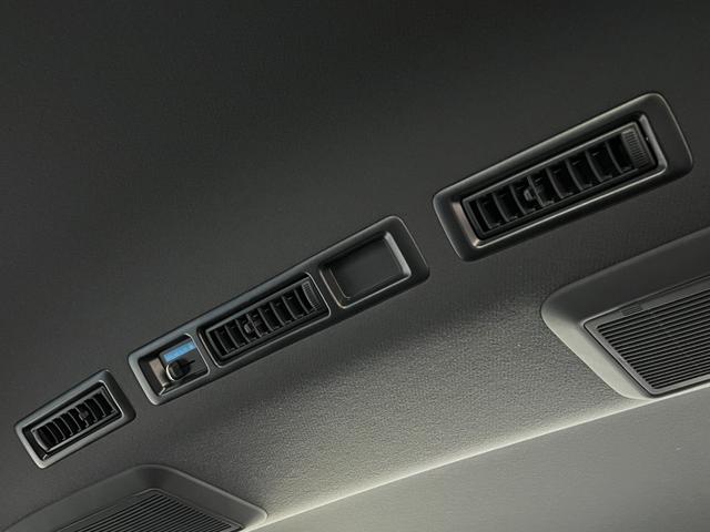 ハイエースバン ロングスーパーＧＬ　ダークプライムＳ　【ディーゼル車】デジタルインナーミラー　パノラミックビューモニター対応　両側電動パワースライドドア　ＬＥＤヘッドライト　ＡＣ１００Ｖ　プッシュスタート　２０ｔｈ記念スカッフプレート　オプション１５ＡＷ（67枚目）