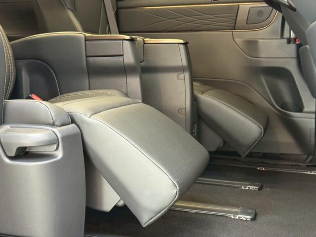 アルファード Z 【後席モニター&モデリスタエアロ付!】14型コネクトナビ 左右独立ムーンルーフ デジタルミラー トヨタチームメイト カラーヘッドアップディスプレイ ユニバーサルステップ PVM BSM 純正18AW(45枚目)