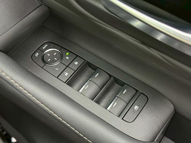 アルファード Z 【後席モニター&モデリスタエアロ付!】14型コネクトナビ 左右独立ムーンルーフ デジタルミラー トヨタチームメイト カラーヘッドアップディスプレイ ユニバーサルステップ PVM BSM 純正18AW(68枚目)