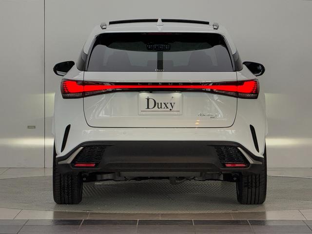 RX RX350 Fスポーツ 【改良後モデル!】 内装レッド 14型コネクトナビ パノラマルーフ 輻射ヒータ デジタルインナーミラー オレンジキャリパー 12.3TFTメーター 寒冷地 ドラレコ 置充電 ルーフレール 純正21AW(5枚目)