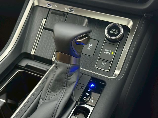 ＧＸ ＧＸ５５０　バージョンＬ　【マークレビンソン＆モデリスタエアロ】　内装ブラウン　リヤスポイラー　デジタルインナーミラー　ドラレコ　１４型コネクトナビ　パノラマルーフ　クールボックス　ＰＶＭ　ＢＳＭ　ヒッチメンバー　純正２２ＡＷ（66枚目）