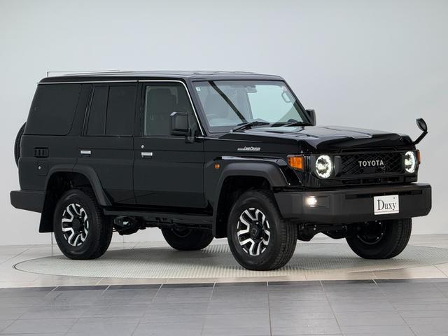 ランドクルーザー７０ ＡＸ　【内装ブラック】　丸目ヘッドライト　バックモニター内臓インナーミラー　電動デフロック　　背面タイヤ　リモコンキー　　ヒルスタートアシストコントロール　ダウンヒルスタートコントロール　純正１６インチＡＷ（9枚目）