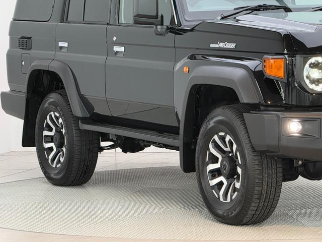 ランドクルーザー７０ ＡＸ　【内装ブラック】　丸目ヘッドライト　バックモニター内臓インナーミラー　電動デフロック　　背面タイヤ　リモコンキー　　ヒルスタートアシストコントロール　ダウンヒルスタートコントロール　純正１６インチＡＷ（17枚目）