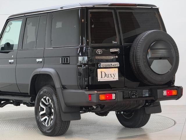 ランドクルーザー７０ ＡＸ　【内装ブラック】　丸目ヘッドライト　バックモニター内臓インナーミラー　電動デフロック　　背面タイヤ　リモコンキー　　ヒルスタートアシストコントロール　ダウンヒルスタートコントロール　純正１６インチＡＷ（28枚目）