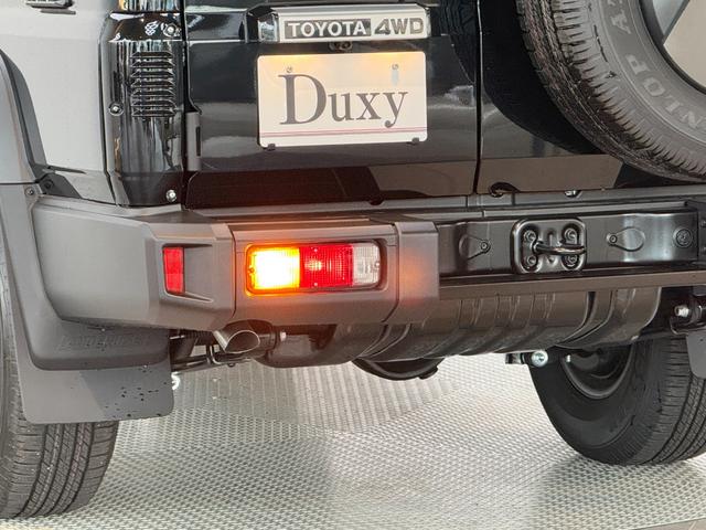 ランドクルーザー７０ ＡＸ　【内装ブラック】　丸目ヘッドライト　バックモニター内臓インナーミラー　電動デフロック　　背面タイヤ　リモコンキー　　ヒルスタートアシストコントロール　ダウンヒルスタートコントロール　純正１６インチＡＷ（31枚目）