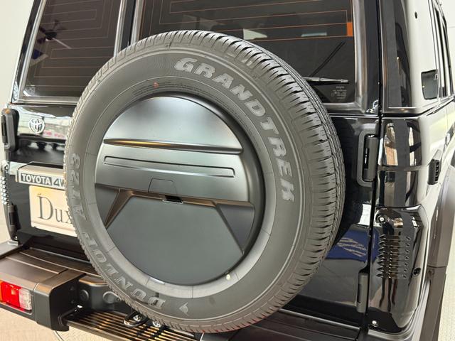 ランドクルーザー７０ ＡＸ　【内装ブラック】　丸目ヘッドライト　バックモニター内臓インナーミラー　電動デフロック　　背面タイヤ　リモコンキー　　ヒルスタートアシストコントロール　ダウンヒルスタートコントロール　純正１６インチＡＷ（33枚目）