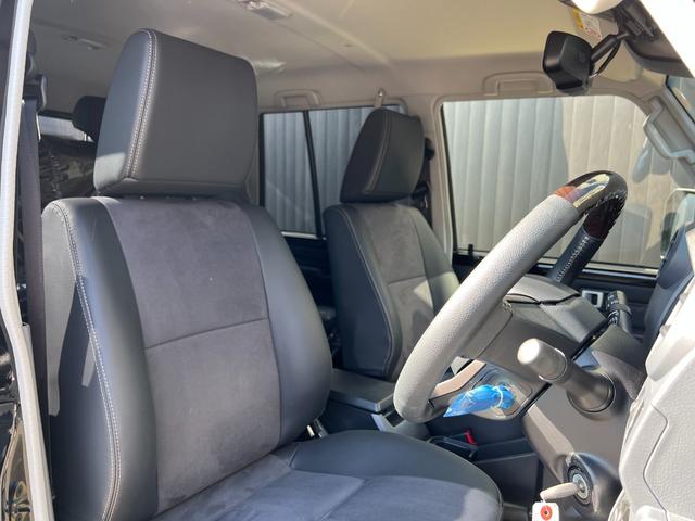 ランドクルーザー７０ ＡＸ　【内装ブラック】　丸目ヘッドライト　バックモニター内臓インナーミラー　電動デフロック　　背面タイヤ　リモコンキー　　ヒルスタートアシストコントロール　ダウンヒルスタートコントロール　純正１６インチＡＷ（44枚目）